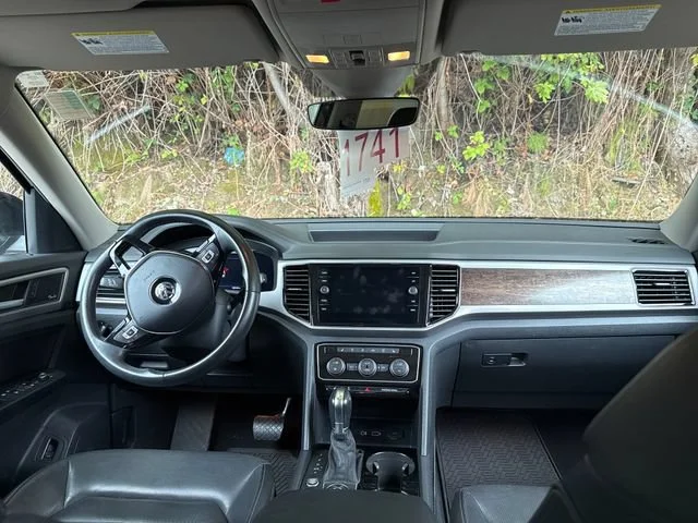 Used 2019 Deep Black Volkswagen SEL Premium image 11