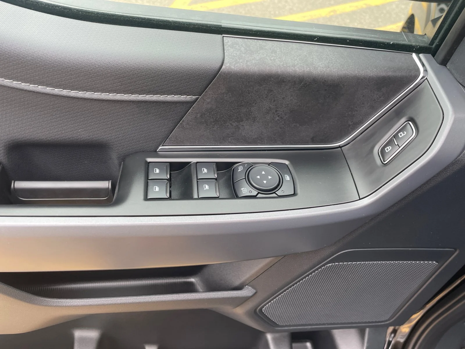 New 2026 Agate Black Metallic Ford XLT image 17