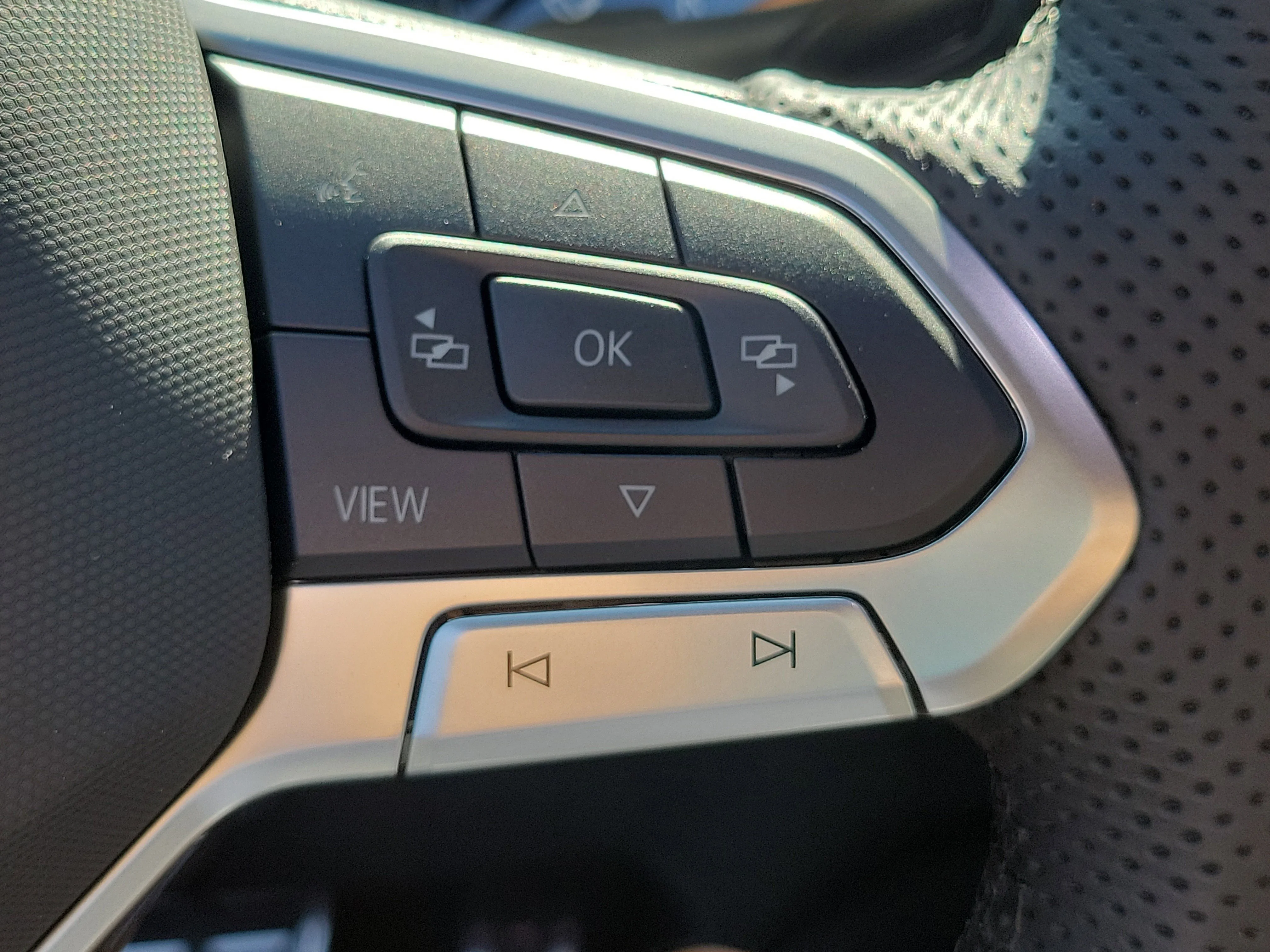 2026 Volkswagen Tiguan SE R-LINE BLACK - Photo 25