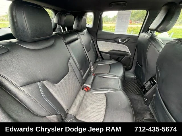 Used 2023 Gray Jeep Latitude image 31