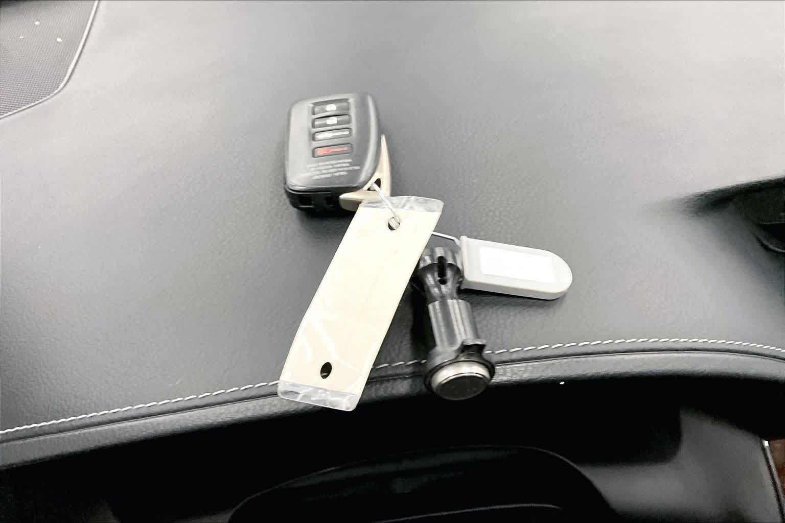 Used 2014 Silver Lining Metallic Lexus  image 14