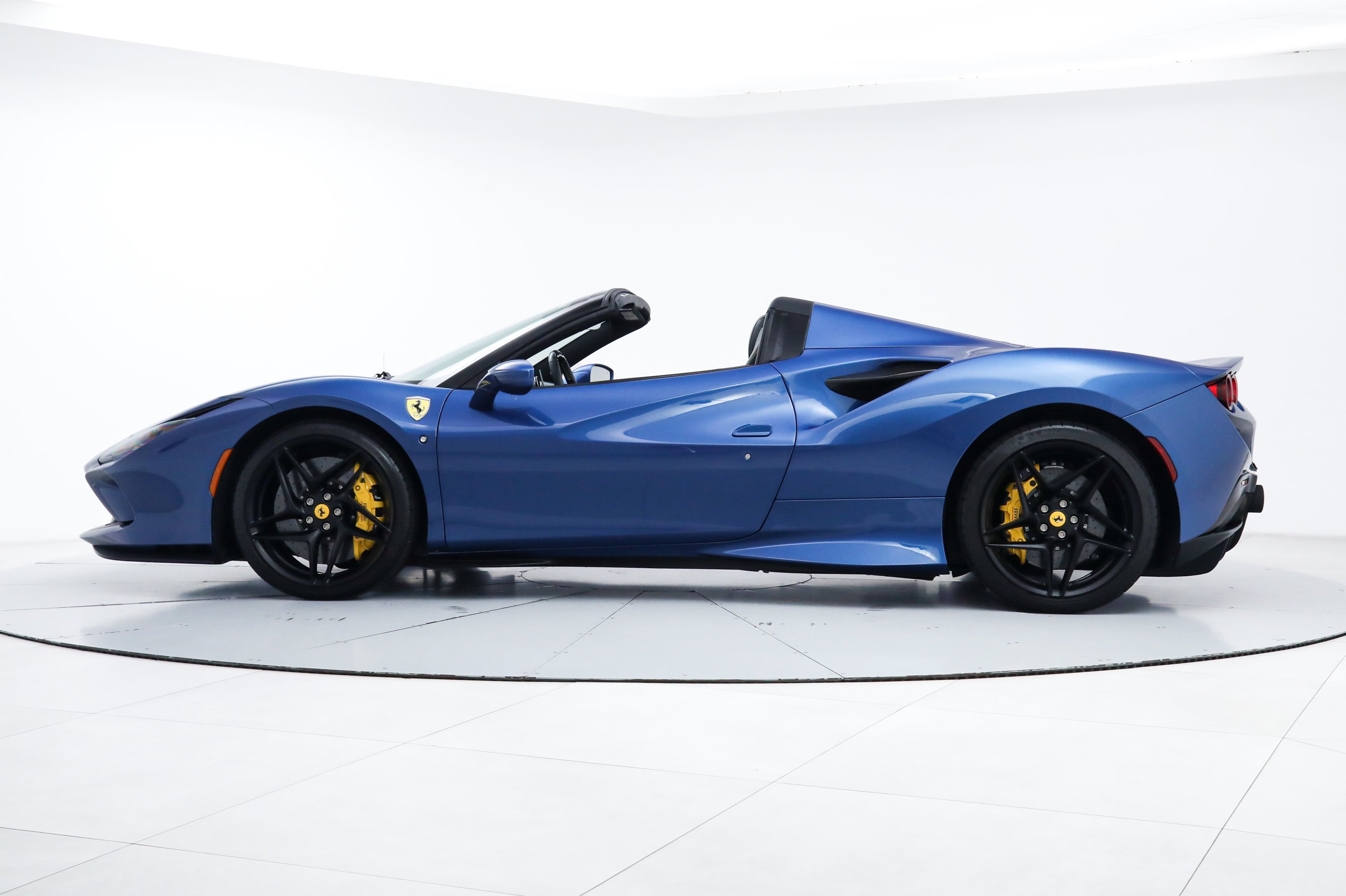 Used 2023 Blue Ferrari  image 4