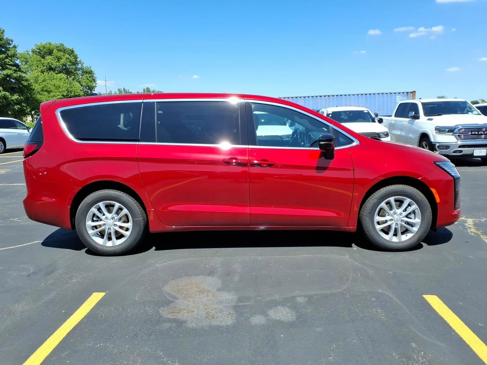 New 2027 Red Hot Pearl-Coat Exterior Paint Chrysler Select image 20