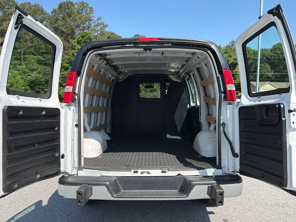 Used 2024 White GMC Work Van image 18