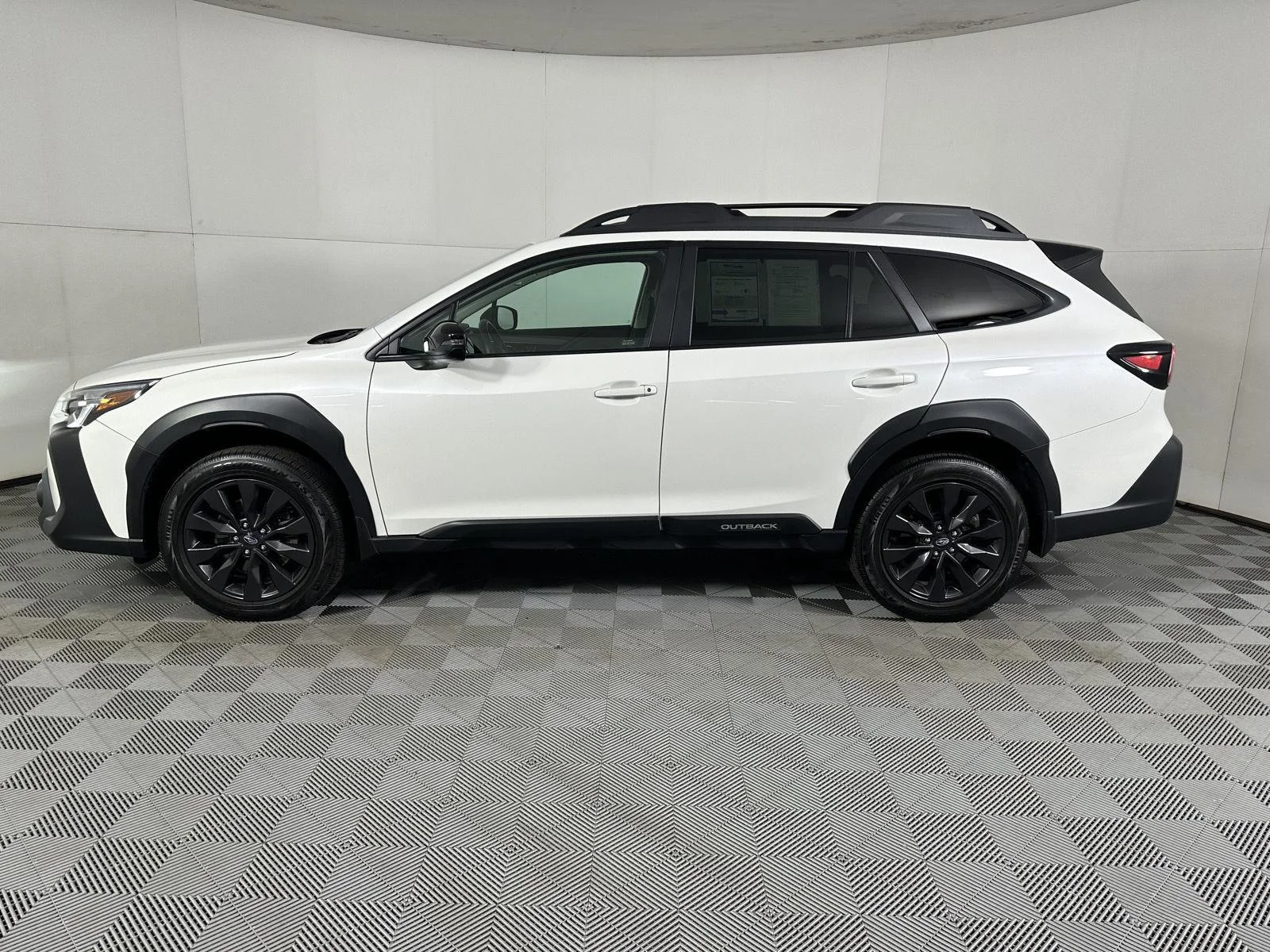 Used 2025 Crystal White Pearl Subaru Onyx Edition image 7