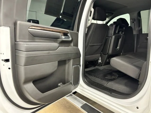 Used 2025 White GMC SLE image 18