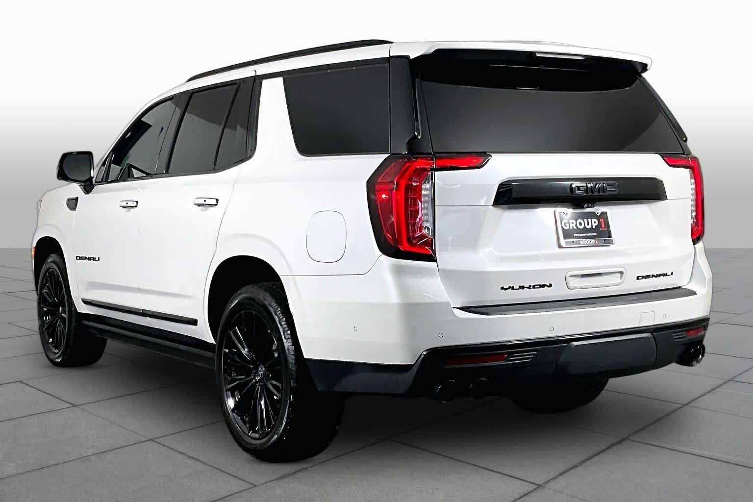 Used 2023 White Frost Tricoat GMC Denali image 12