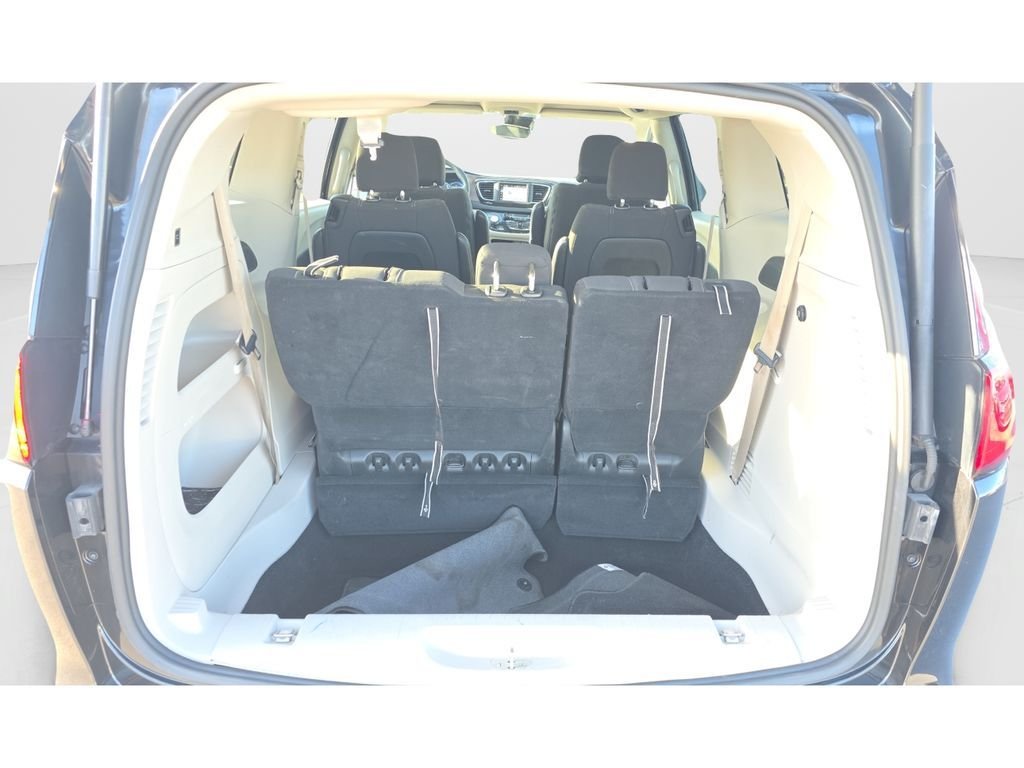 Used 2023 Black Chrysler LX image 9