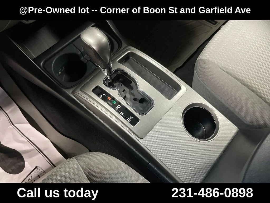 Used 2013 White Toyota Base image 24