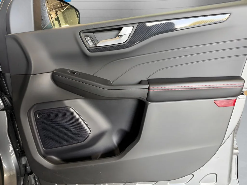 Used 2024 Gray Ford ST-Line image 28