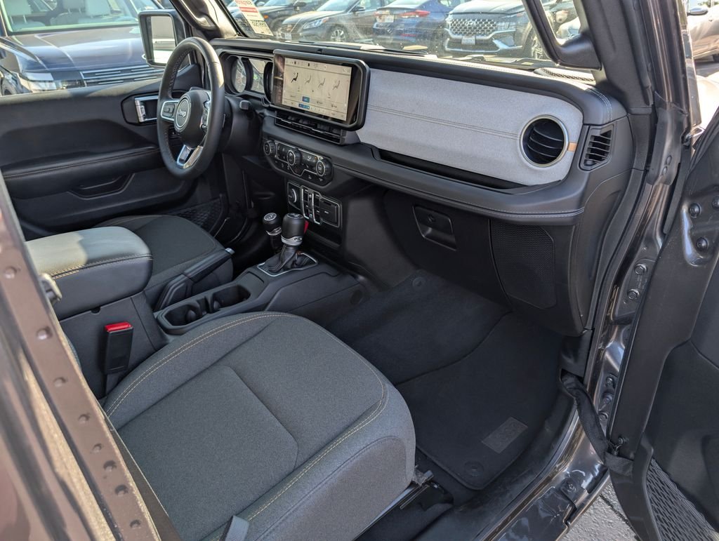 2025 Jeep Wrangler 4-Door Sahara - Photo 9