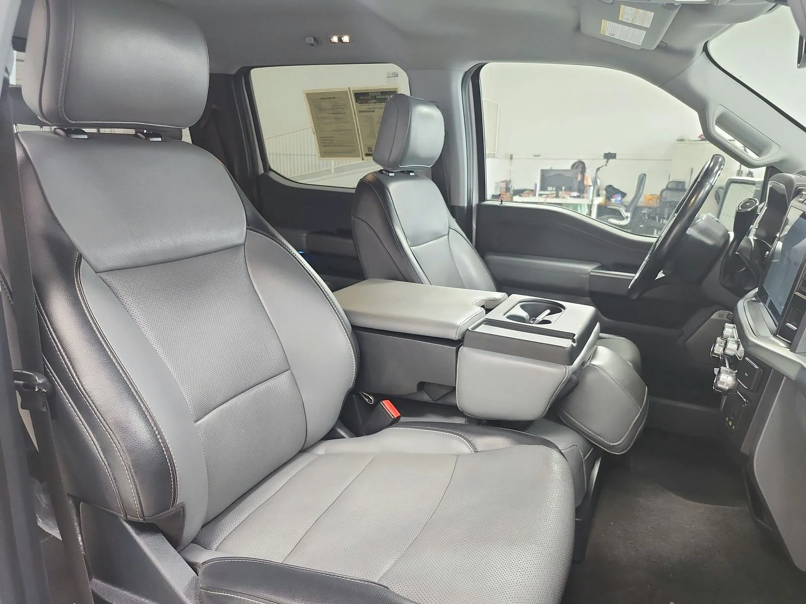 Used 2021 White Ford Lariat image 40