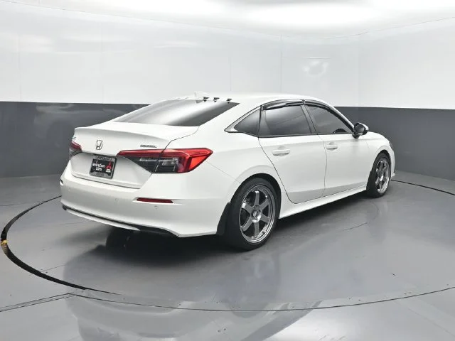 Used 2023 White Honda Touring image 29
