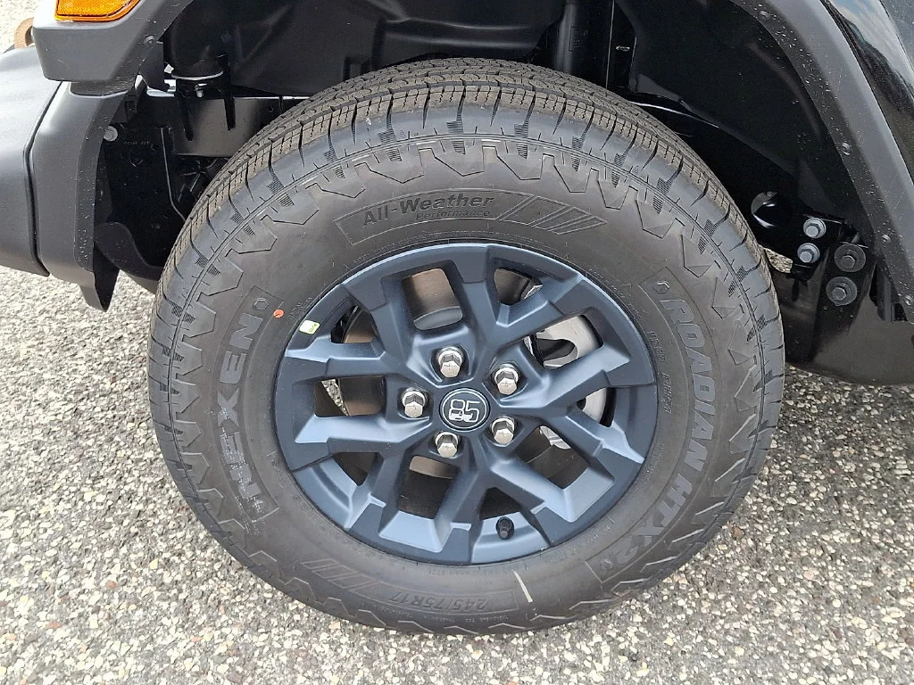 New 2026 Black Clear-Coat Exterior Paint Jeep 85th Anniversary image 19