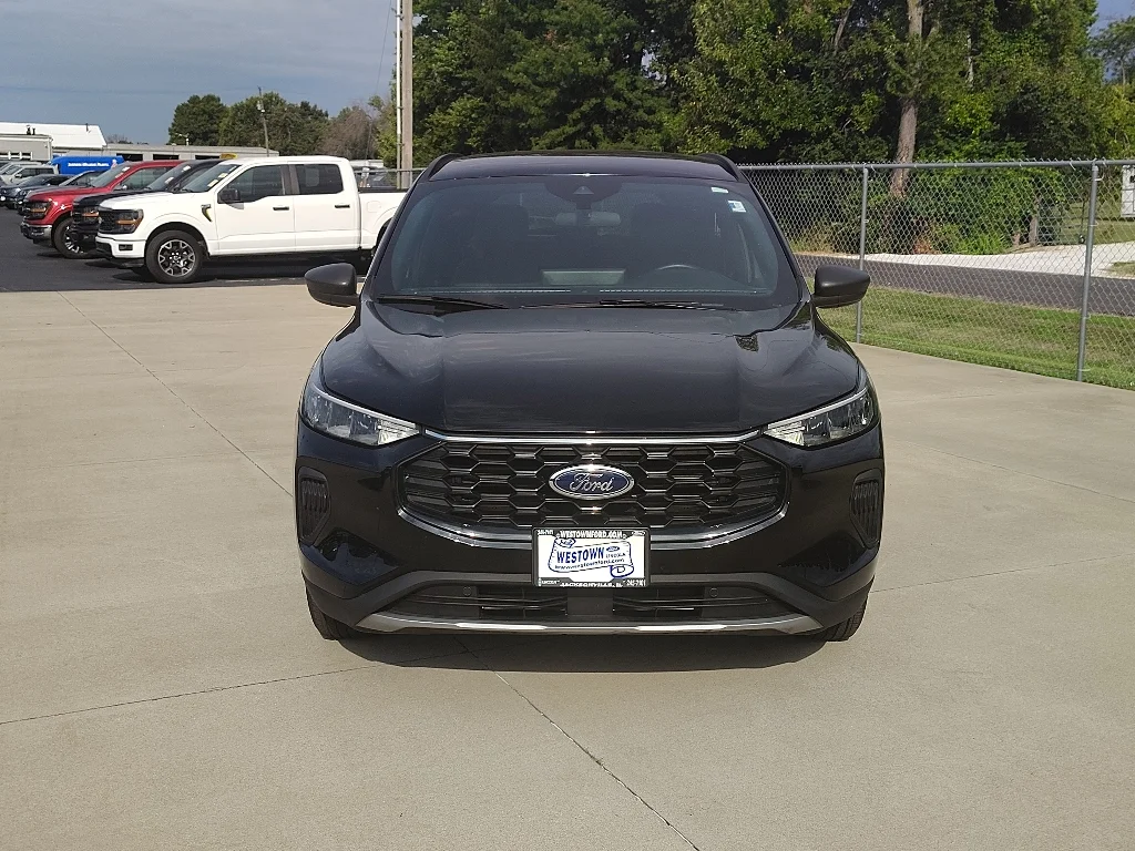 Used 2025 Agate Black Metallic Ford ST-Line image 8