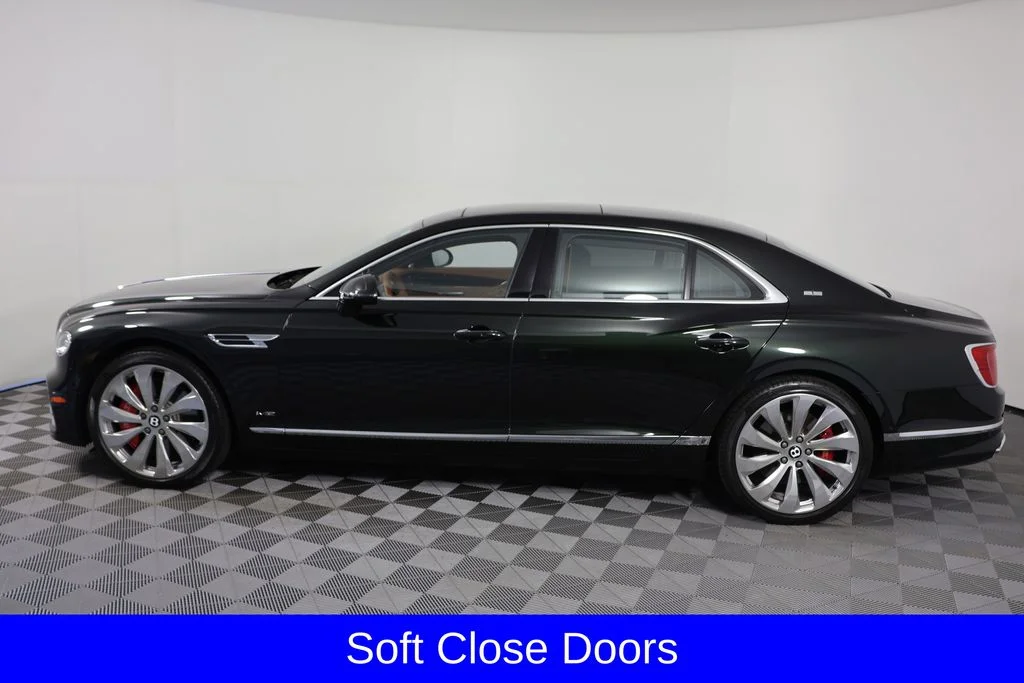 Used 2021 Midnight Emerald Bentley W12 image 9