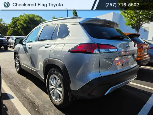 Used 2025 Sonic Silver Toyota LE image 4