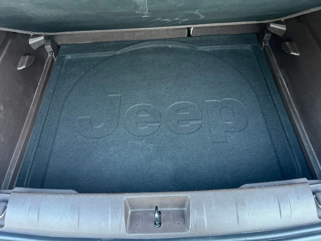 Used 2015 Silver Jeep Limited image 34