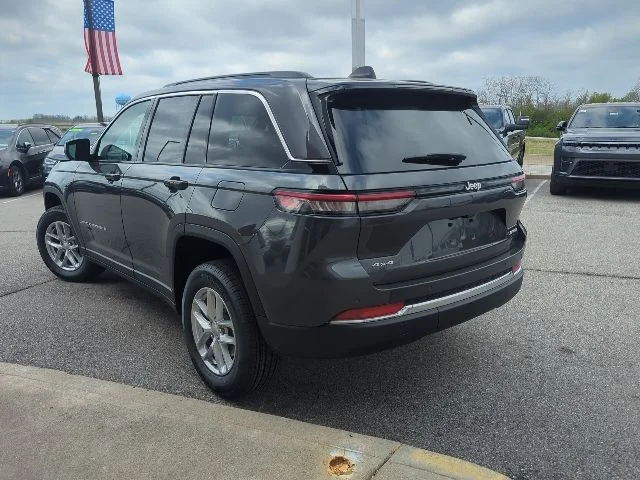 New 2026 Baltic Gray Metallic Clear-Coat Exterior Paint Jeep Laredo X image 7