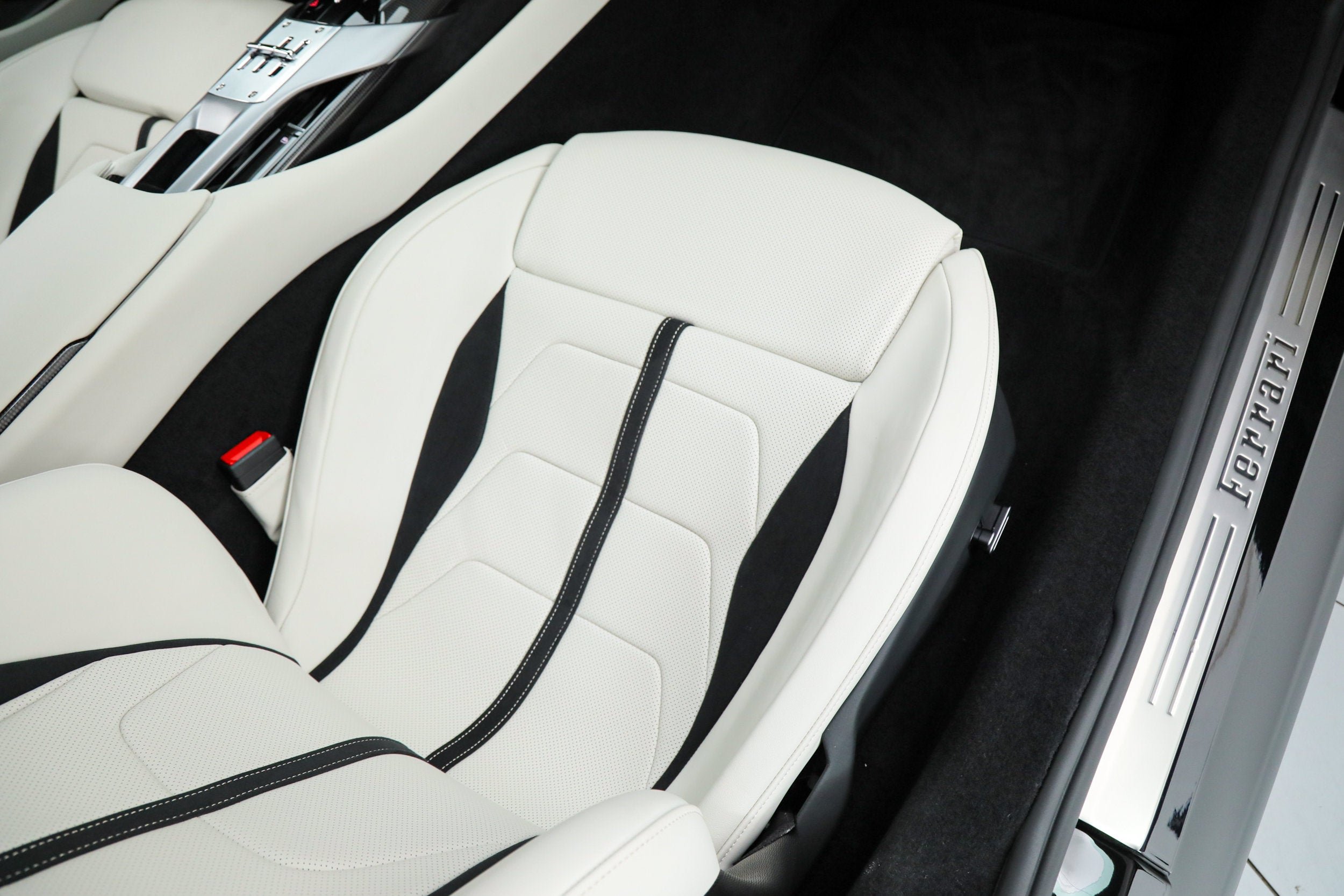 Certified Used 2025 Nero Ferrari  image 25