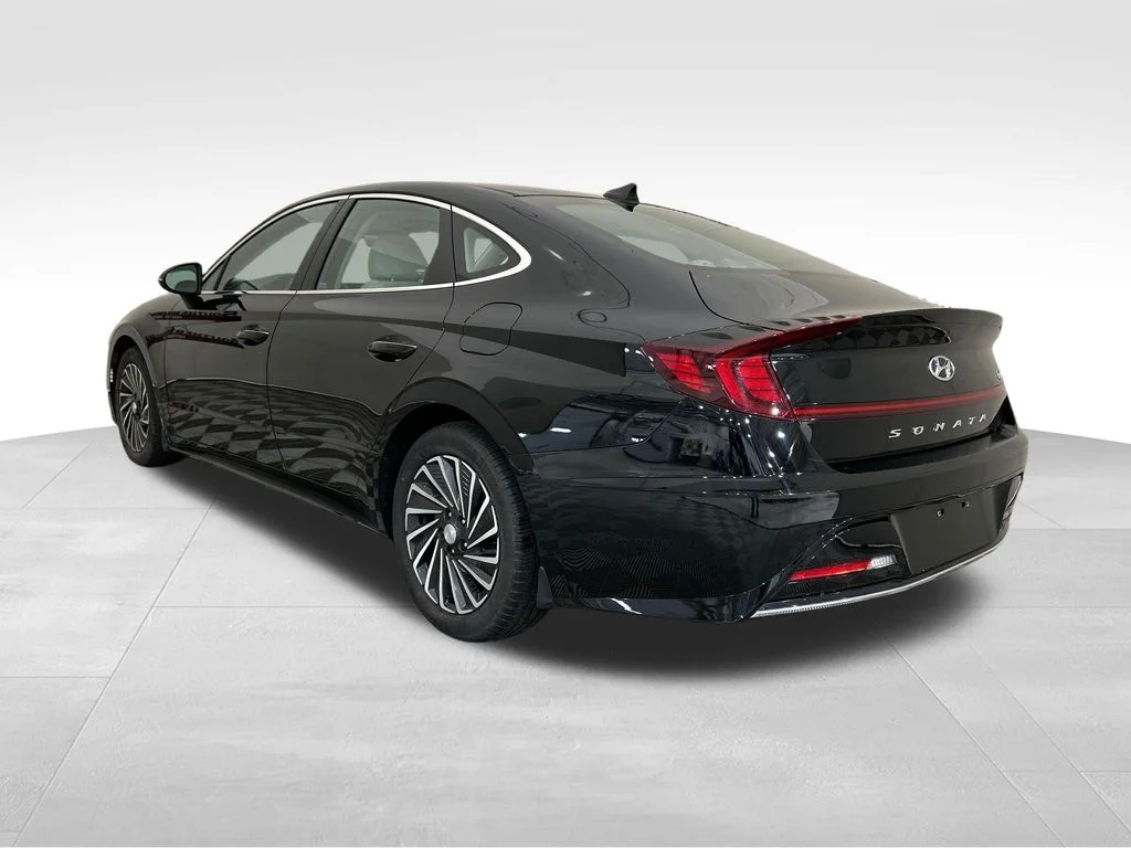 Used 2023 Black Hyundai SEL image 3