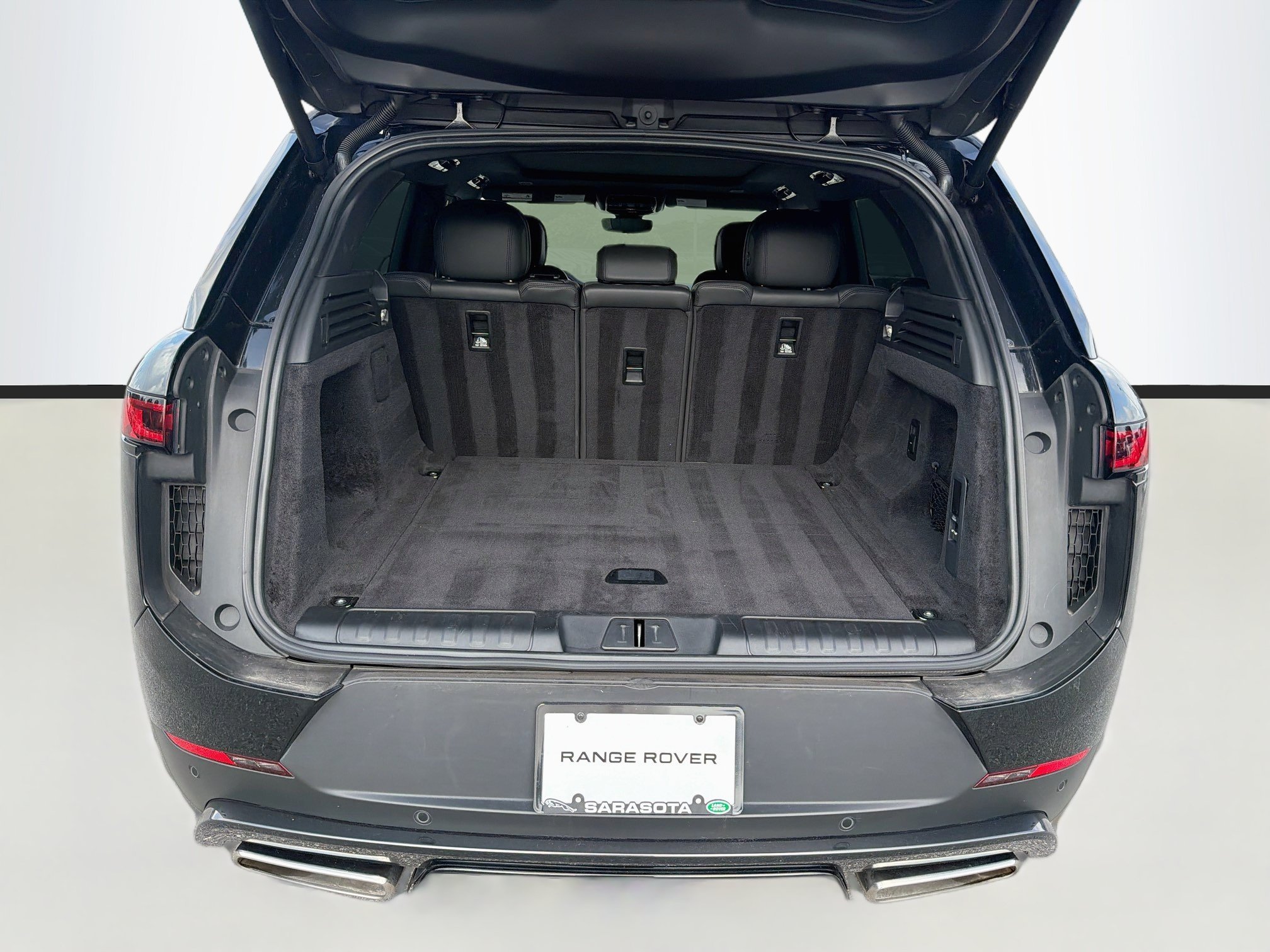 Used 2025 Santorini Black Metallic Land Rover SE image 12