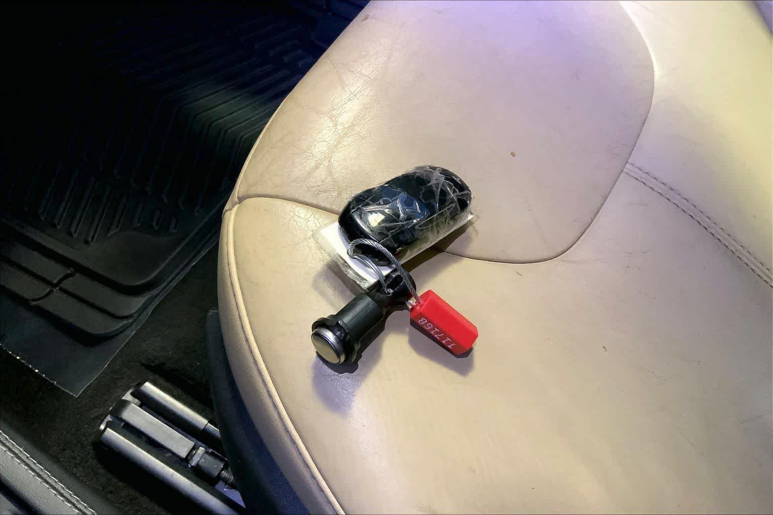 Used 2014 Black Tesla 85 kWh Battery image 12