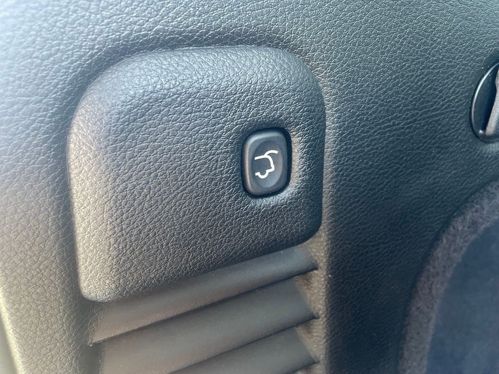Used 2020 White Jeep Summit image 5