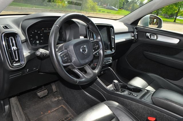 Used 2019 Silver Volvo Momentum image 9