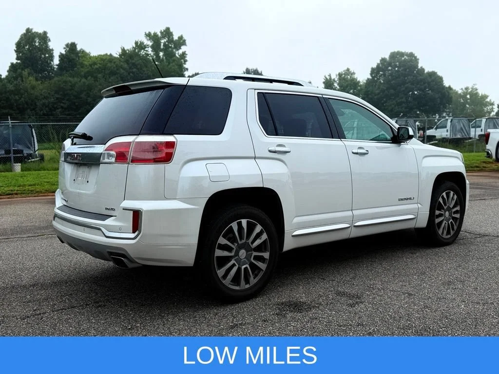 Used 2017 WHITE FROST TRICOAT GMC Denali image 3