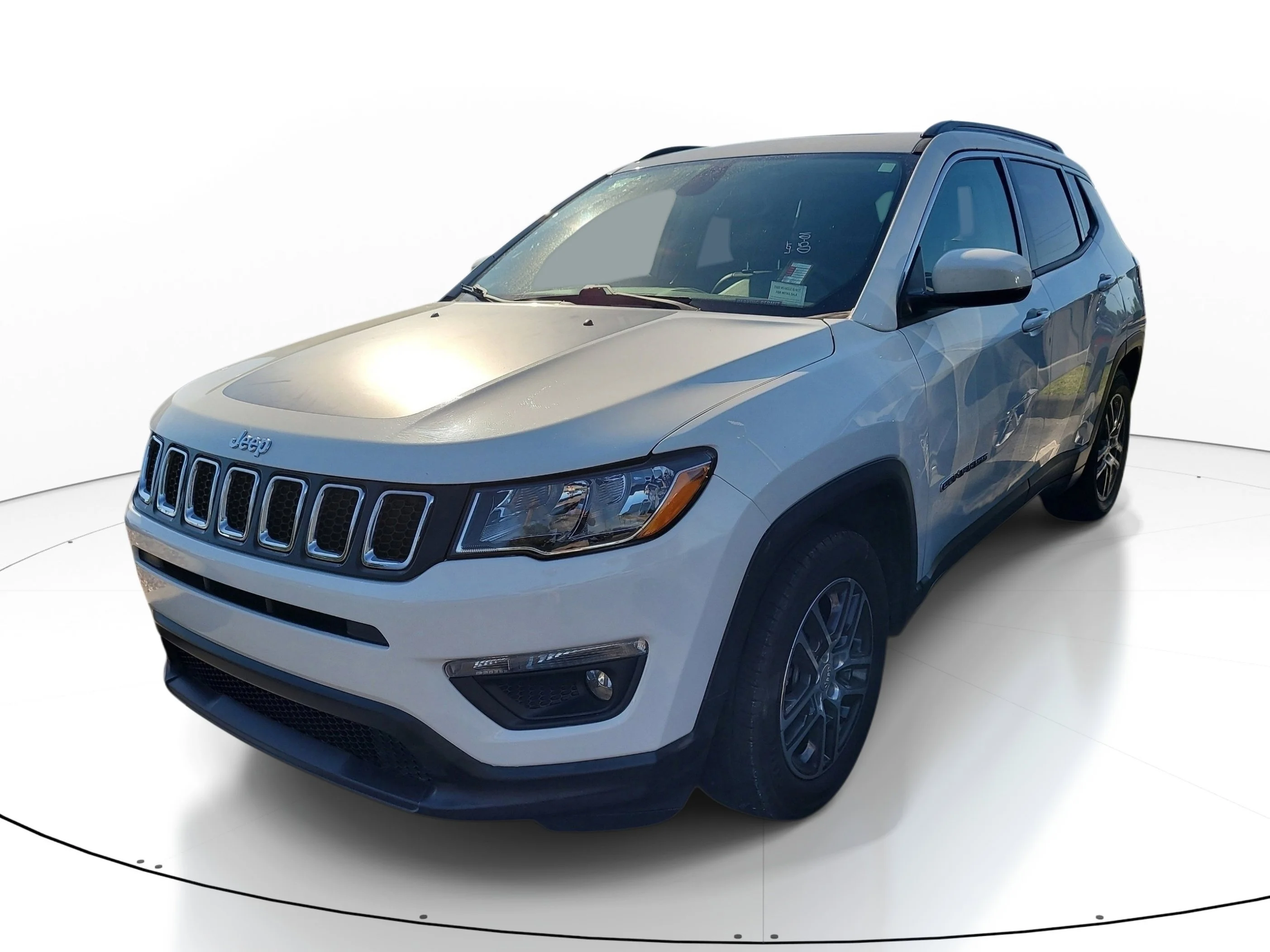 Used 2018 White Clearcoat Jeep Latitude image 3