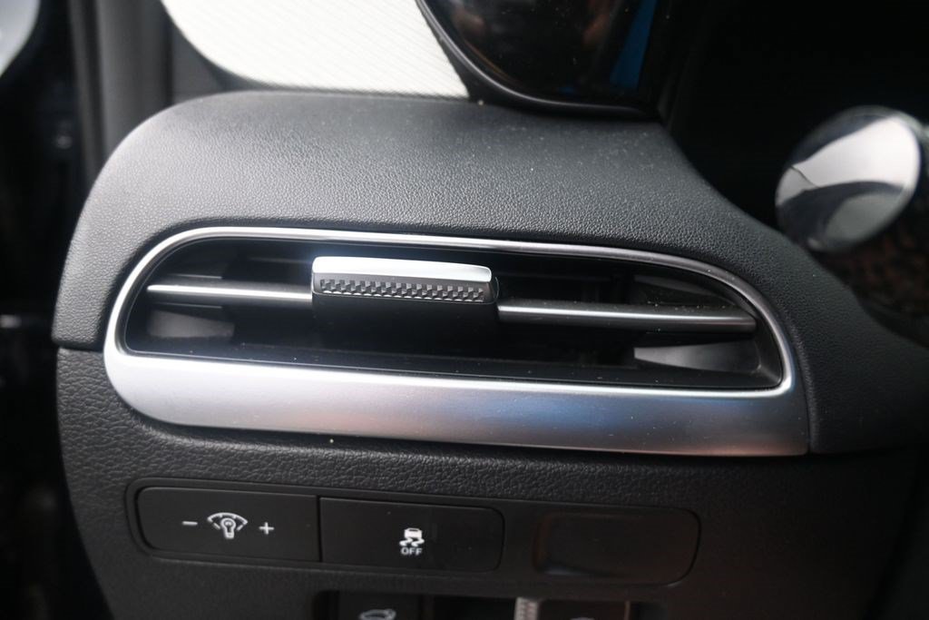 Used 2024 Moonlight Cloud Hyundai SEL 7P image 17