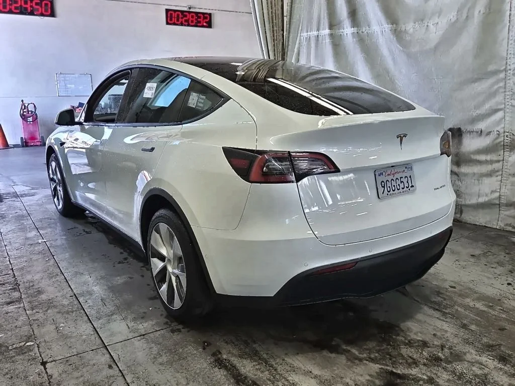 Used 2022 White Tesla Long Range image 2
