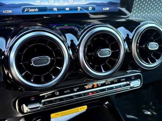 New 2026 Polar White Mercedes-Benz GLB 250 image 13