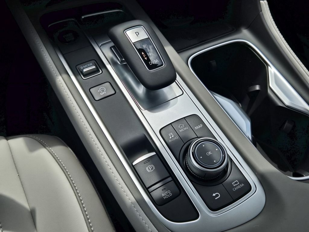 New 2027 RADIANT WHITE INFINITI Luxe FWD image 22