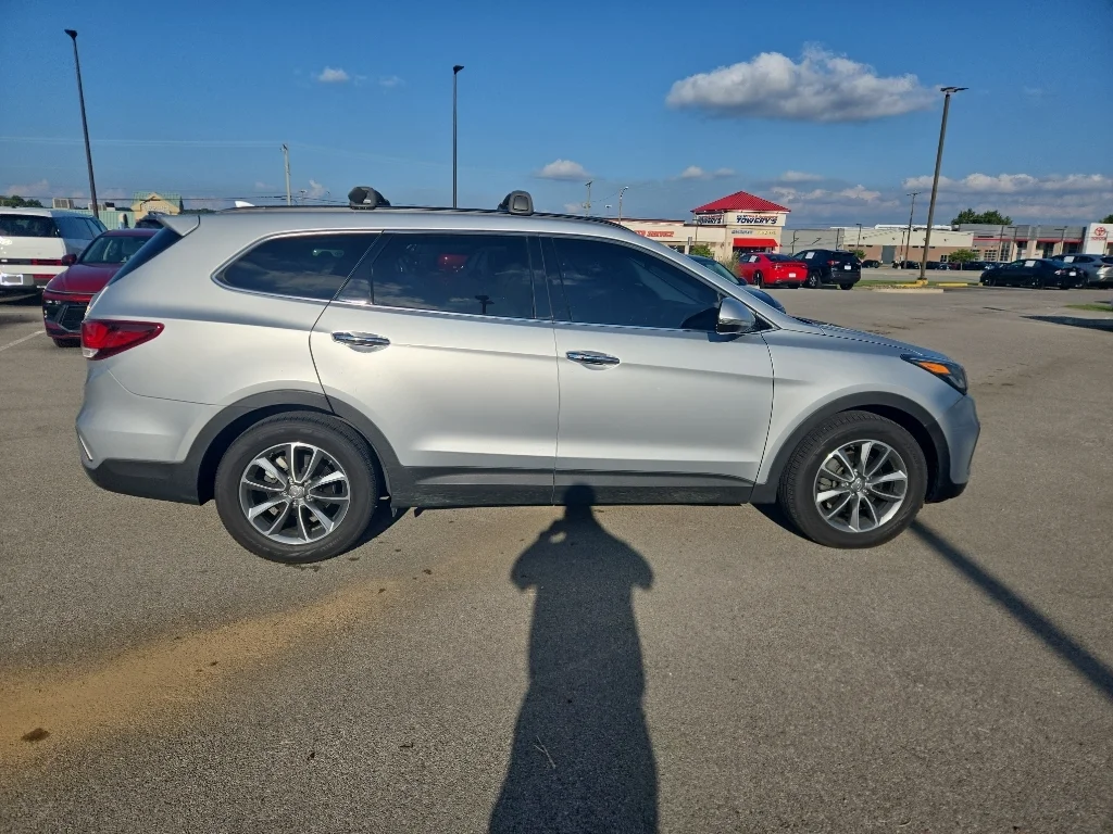 Used 2019 Circuit Silver Hyundai SE image 2