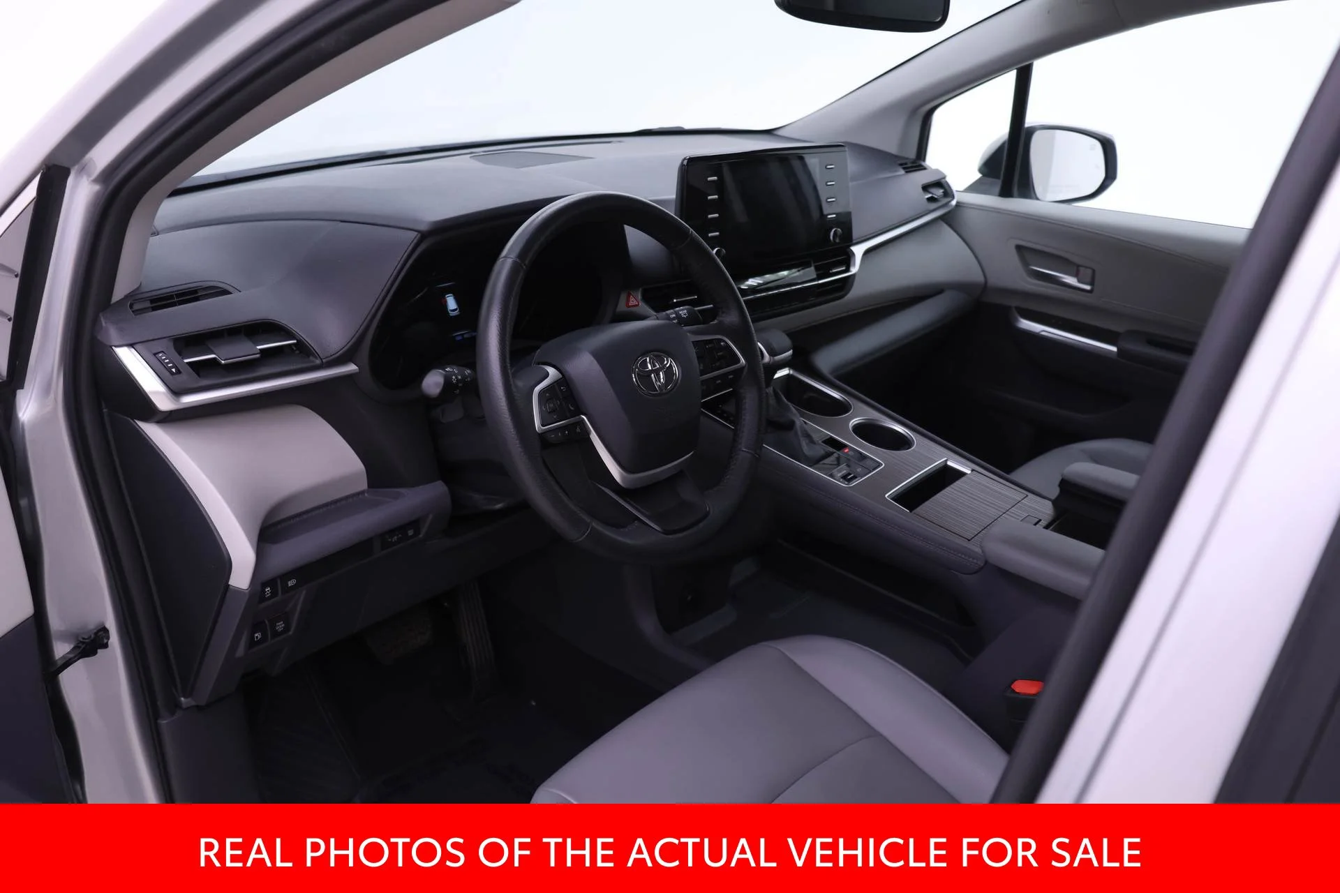 Certified Used 2022 Silver Toyota XLE image 3