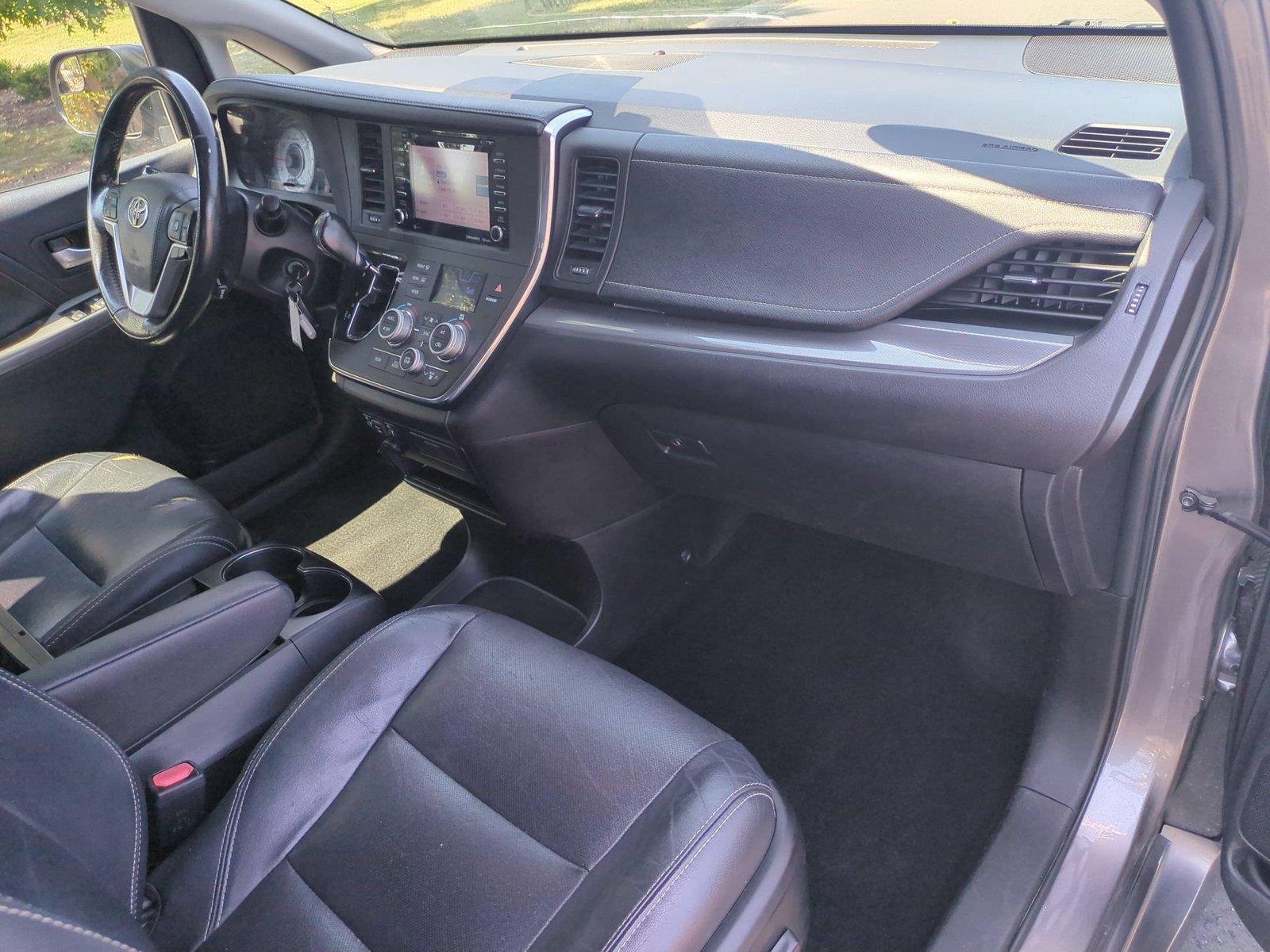 Used 2018  Toyota SE image 38