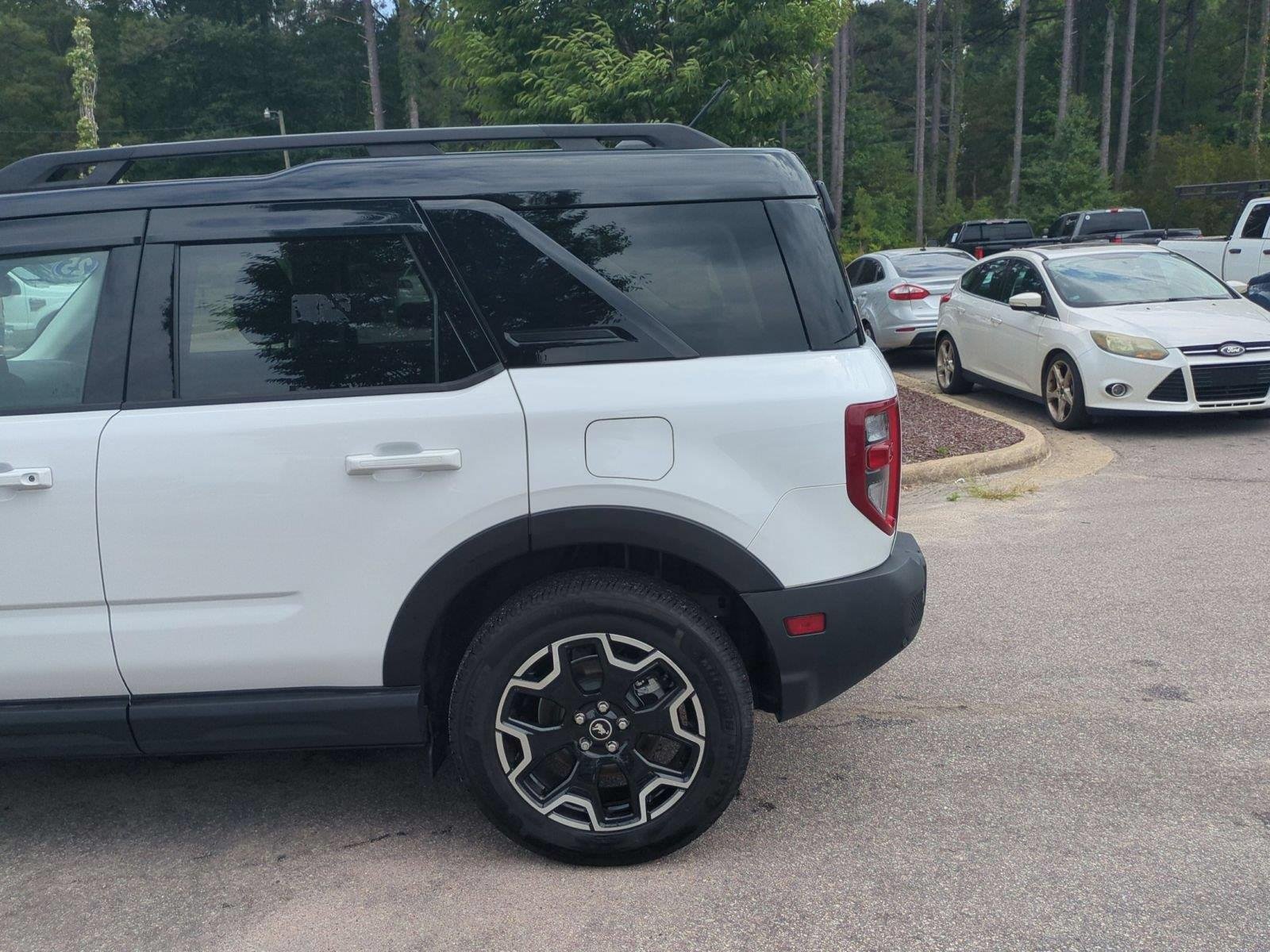 Used 2025 Oxford White Clearcoat Ford Outer Banks image 11