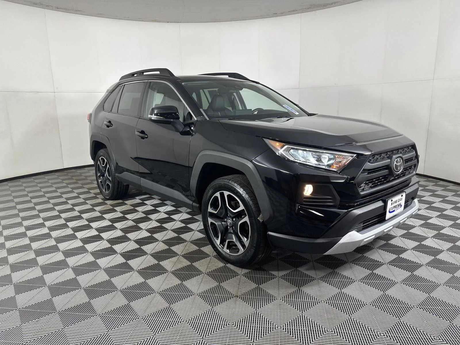Used 2019 Midnight Black Metallic Toyota Adventure image 13