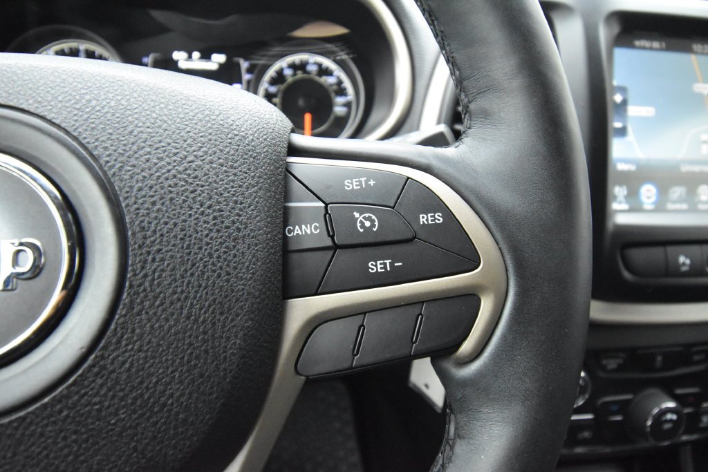 Used 2017 White Jeep Latitude image 29