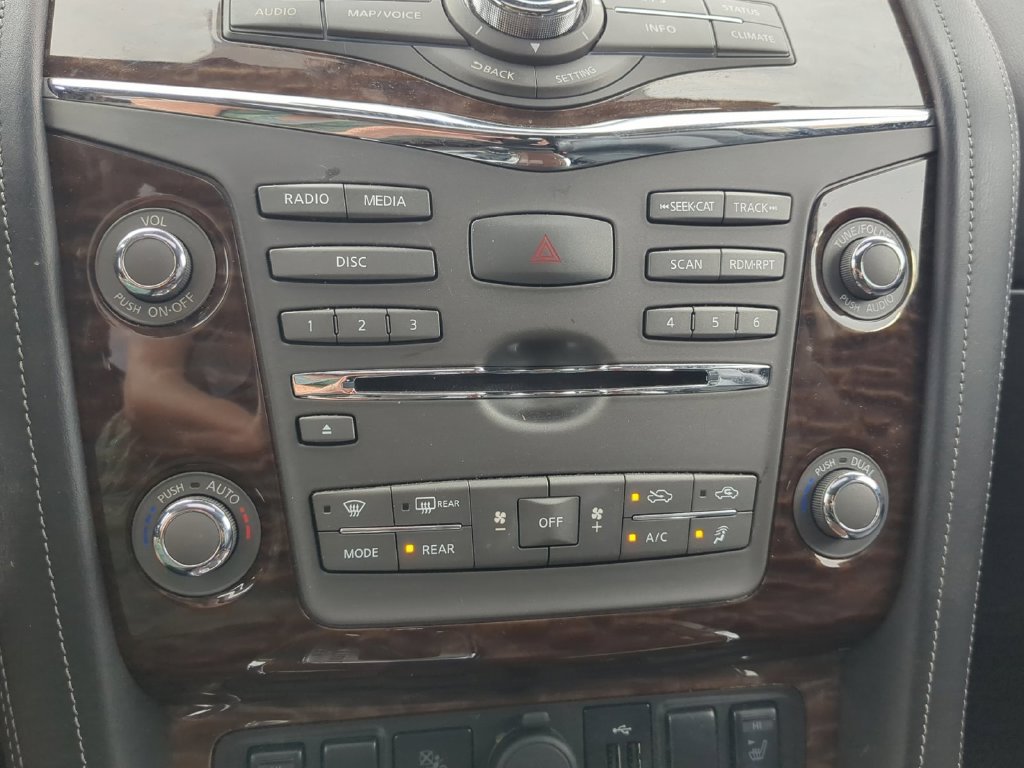 Used 2019 Silver Nissan SL image 26