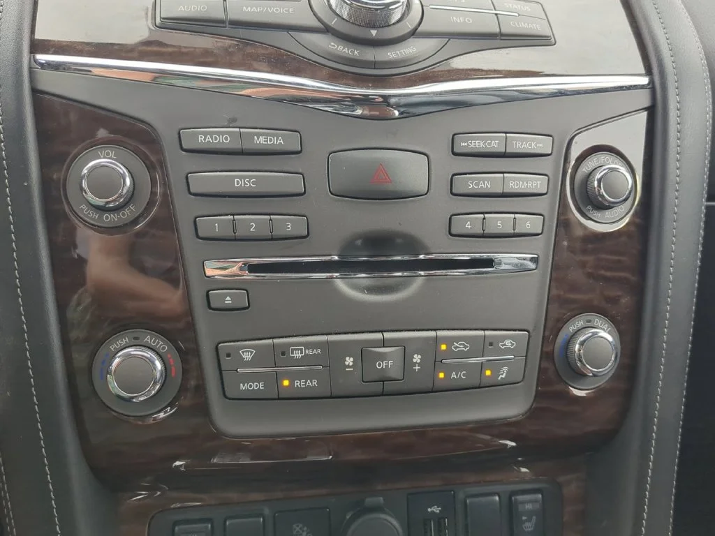 Used 2019 Silver Nissan SL image 26