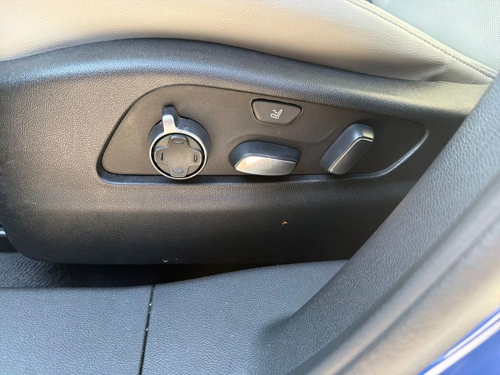 Used 2021  Cadillac Premium Luxury image 16