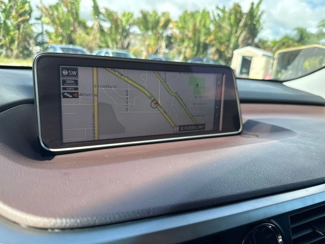 Used 2017  Lexus  image 22