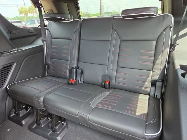 2026 GMC Yukon AT4 Ultimate - Photo 13