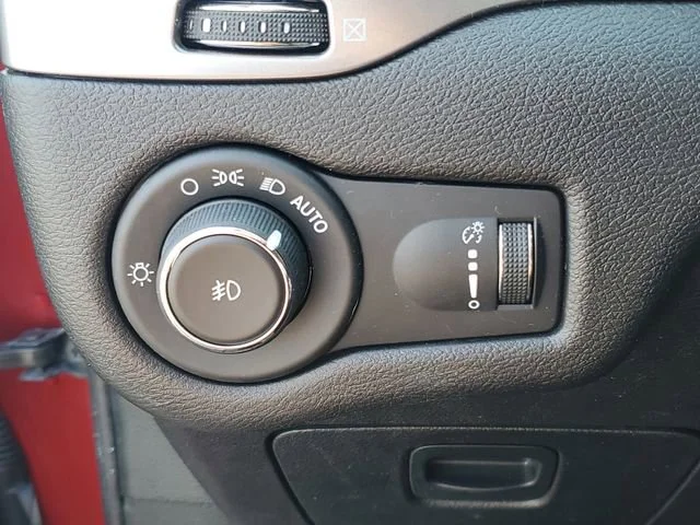 Used 2019 Red Jeep Latitude image 20
