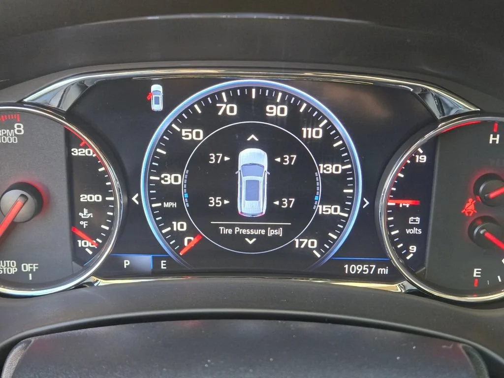 Used 2023 WHITE FROST TRICOAT GMC Denali image 23