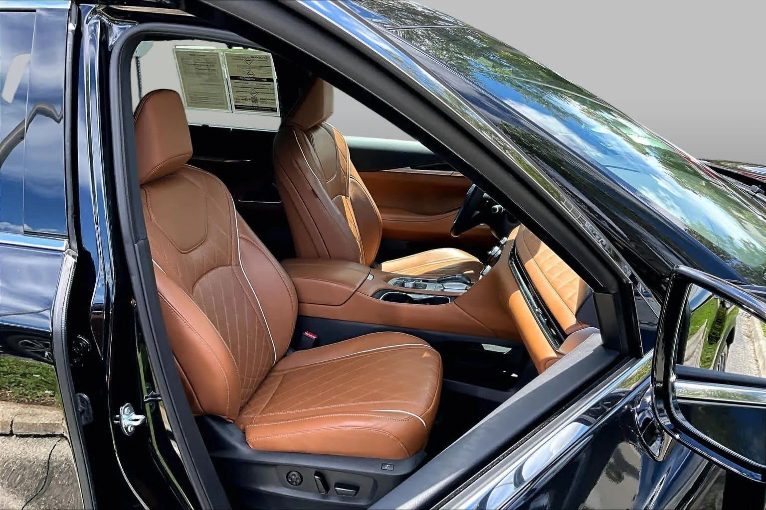 Used 2025 Mineral Black INFINITI AUTOGRAPH image 9