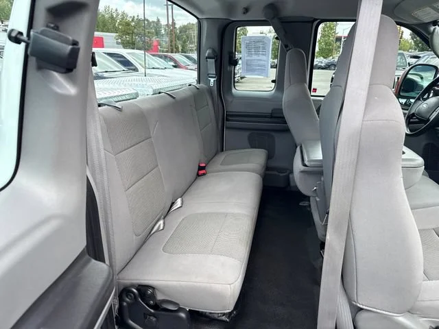Used 2007 Oxford White Clearcoat Ford XL image 10